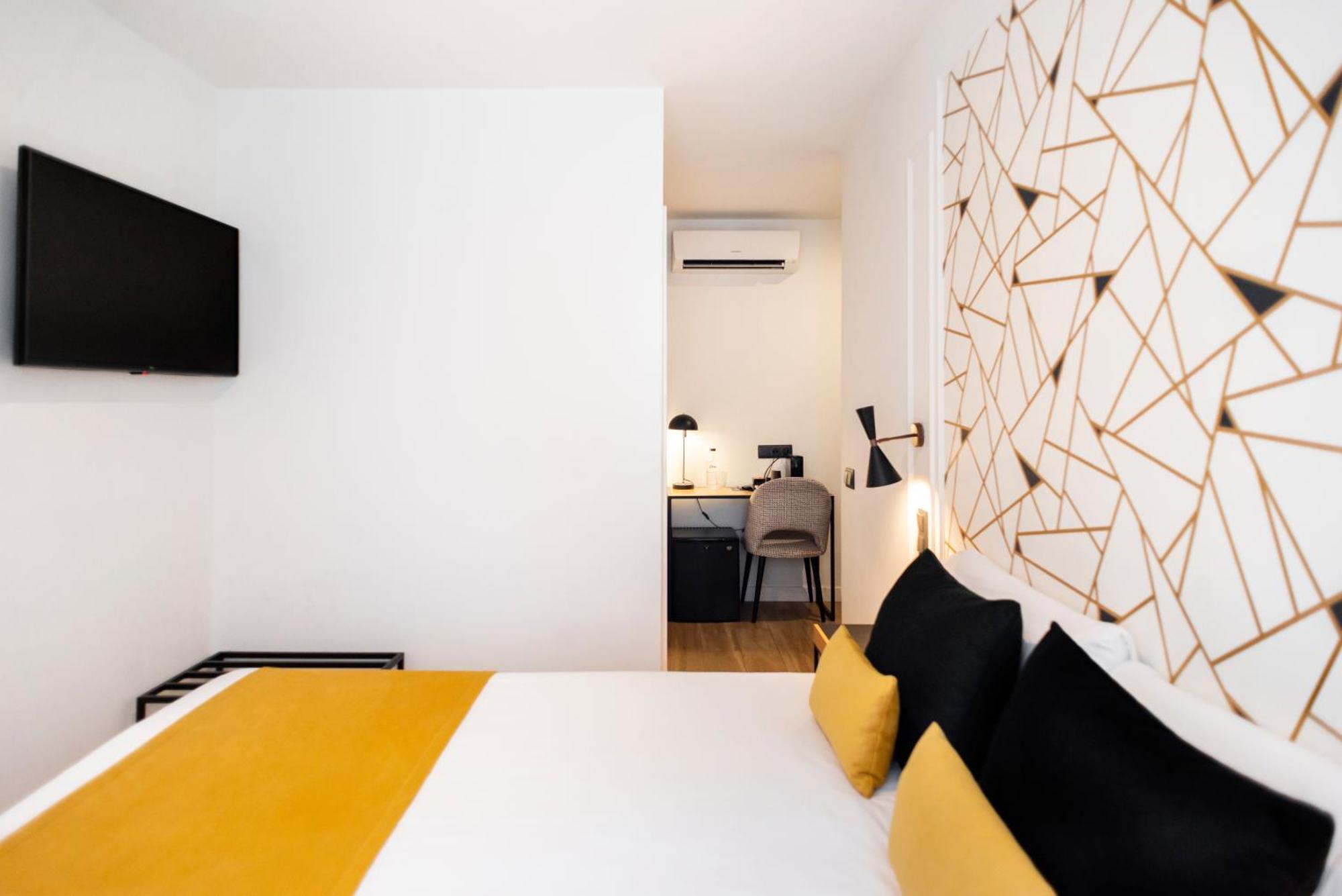 Blanq Comedias Guest house 2*